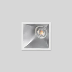 Aro downlight cuadrado asimétrico - Bajo UGR - Corte 85 x 85mm