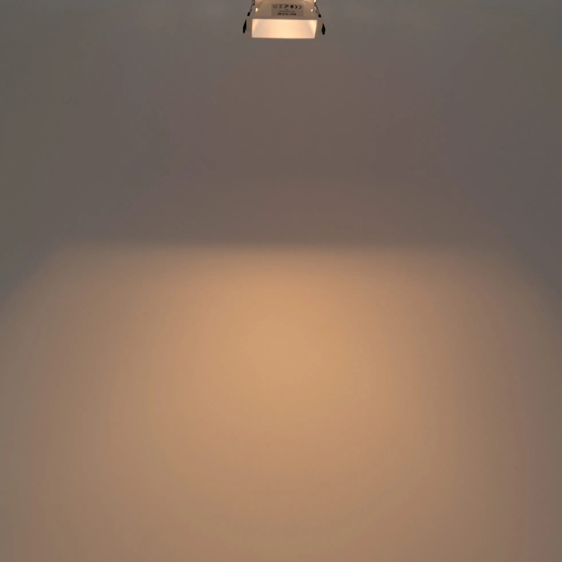 Aro downlight empotrable cuadrado - Bajo UGR - Corte 75 x 75mm