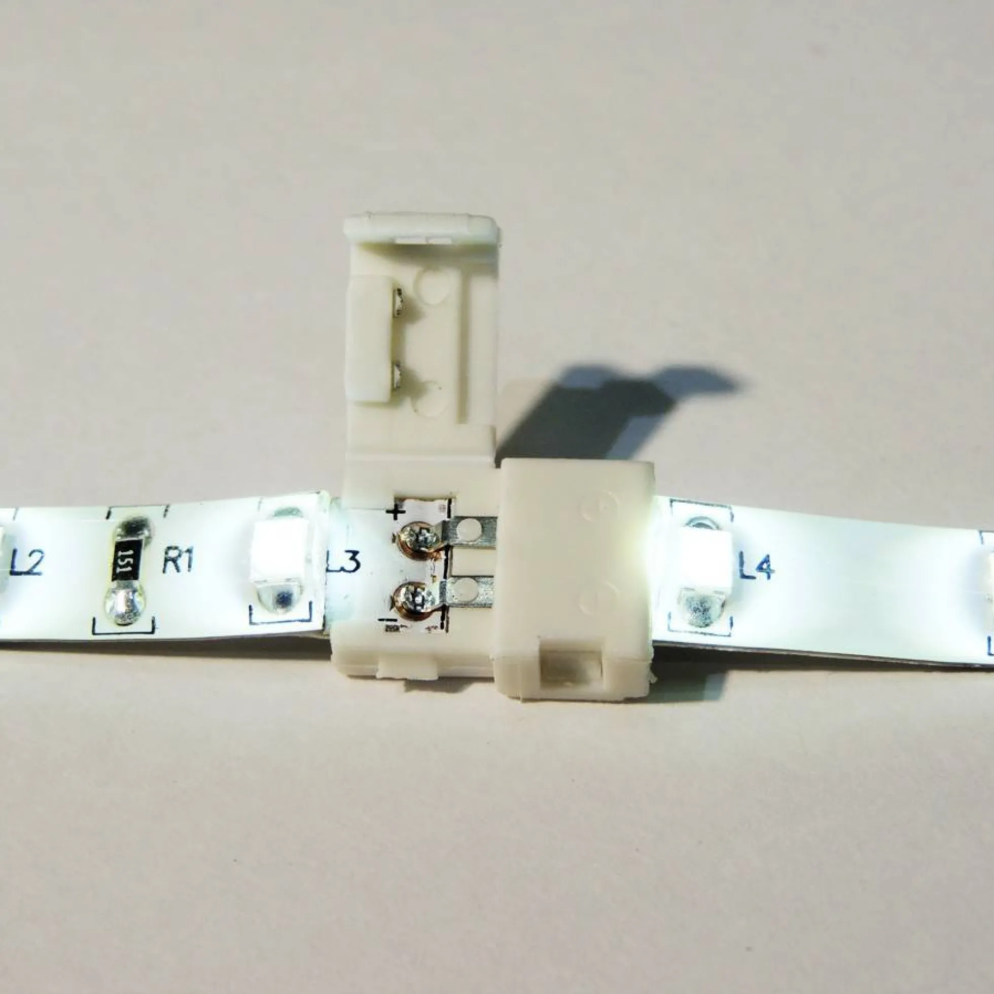 Conector para tiras LED 12V monocolor 8mm directo sin cable