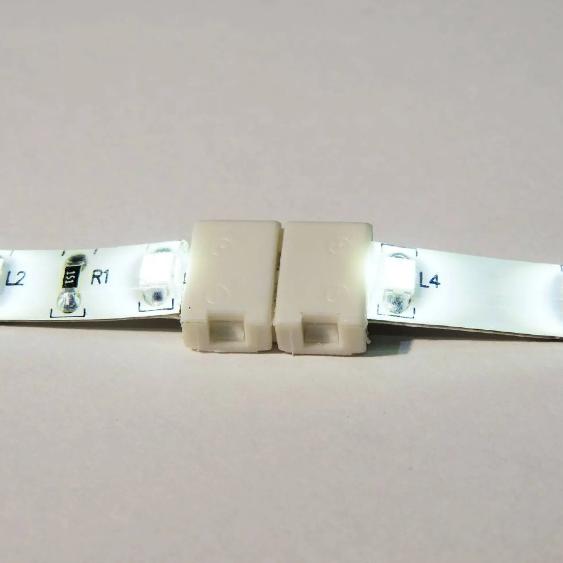 Conector para tiras LED 12V monocolor 8mm directo sin cable