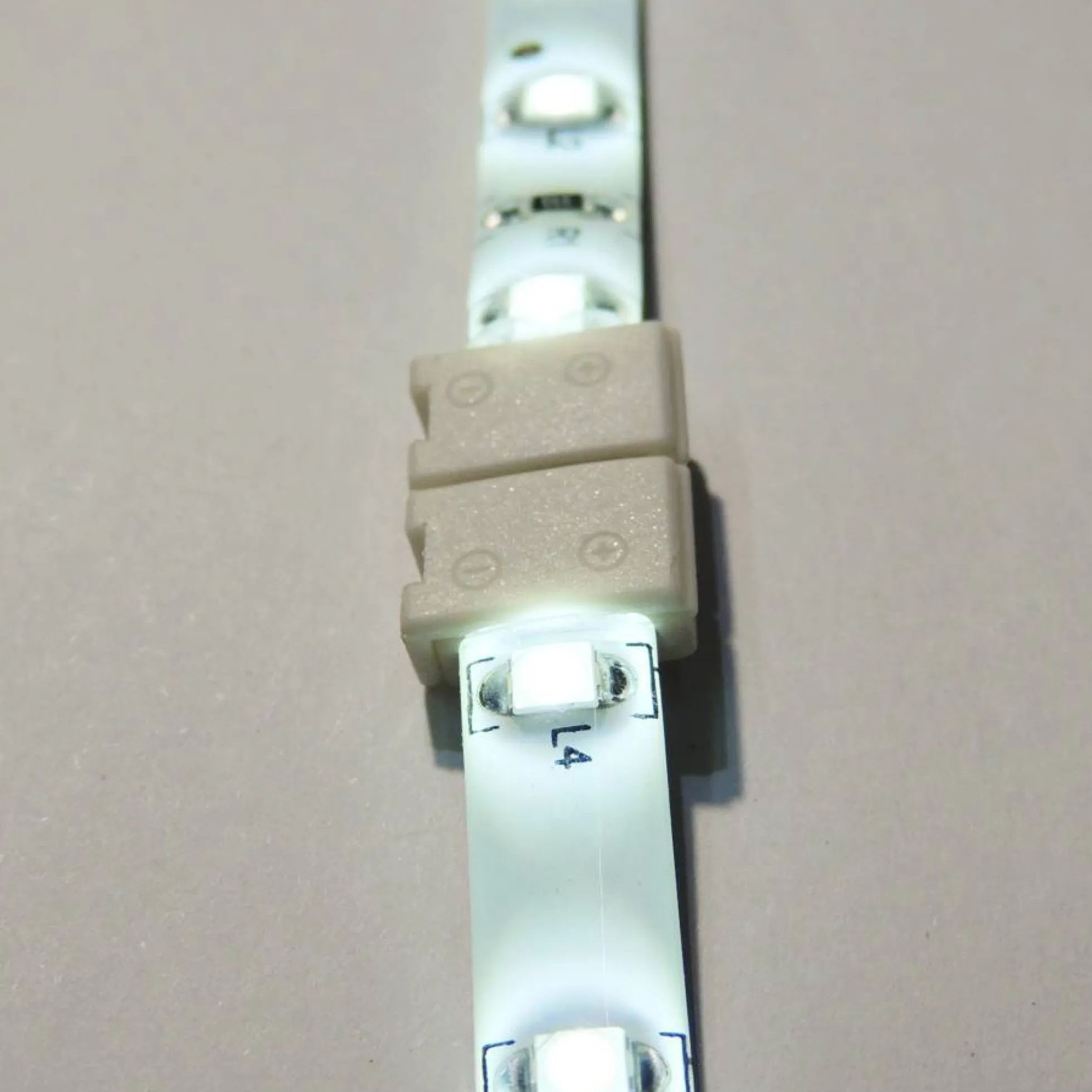 Conector para tiras LED 12V monocolor 8mm directo sin cable