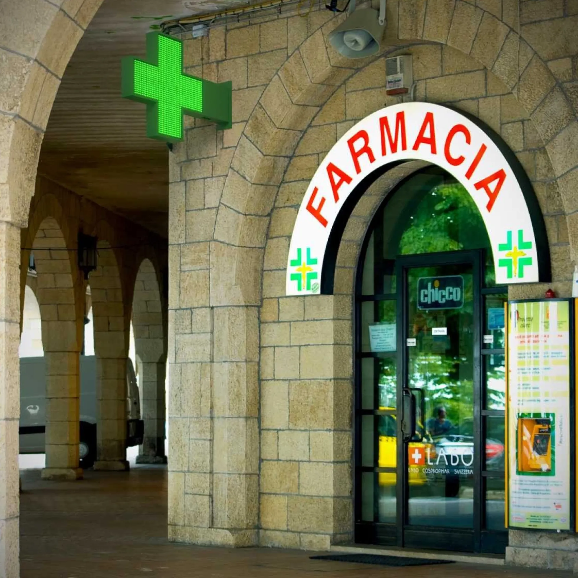 Cruz de farmacia LED monocolor verde programable P10 - Exterior - 96x96cm