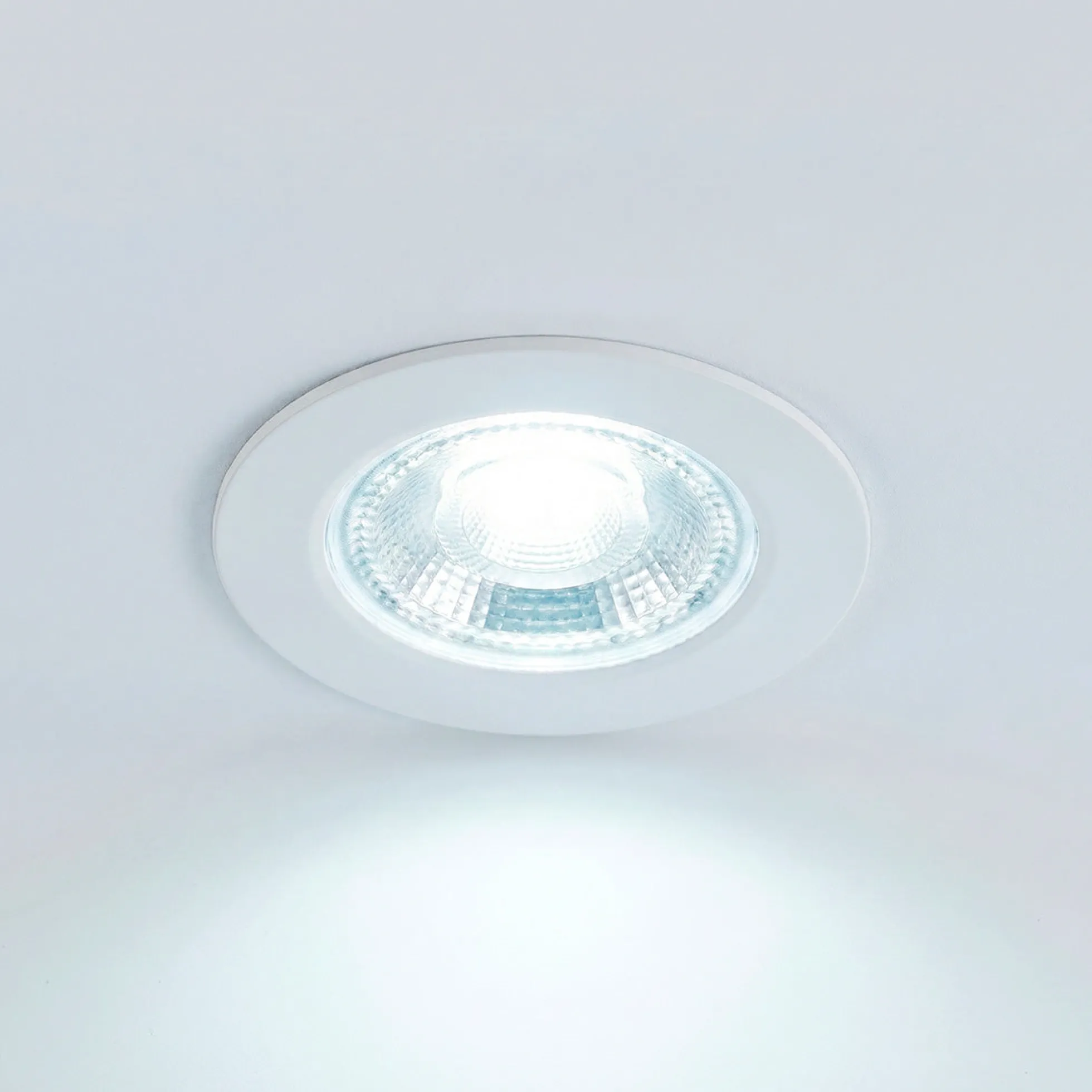 Downlight LED "Avalor" empotrable - TRIAC dimmable - 5.5W - CCT - Corte Ø 70mm - IP65