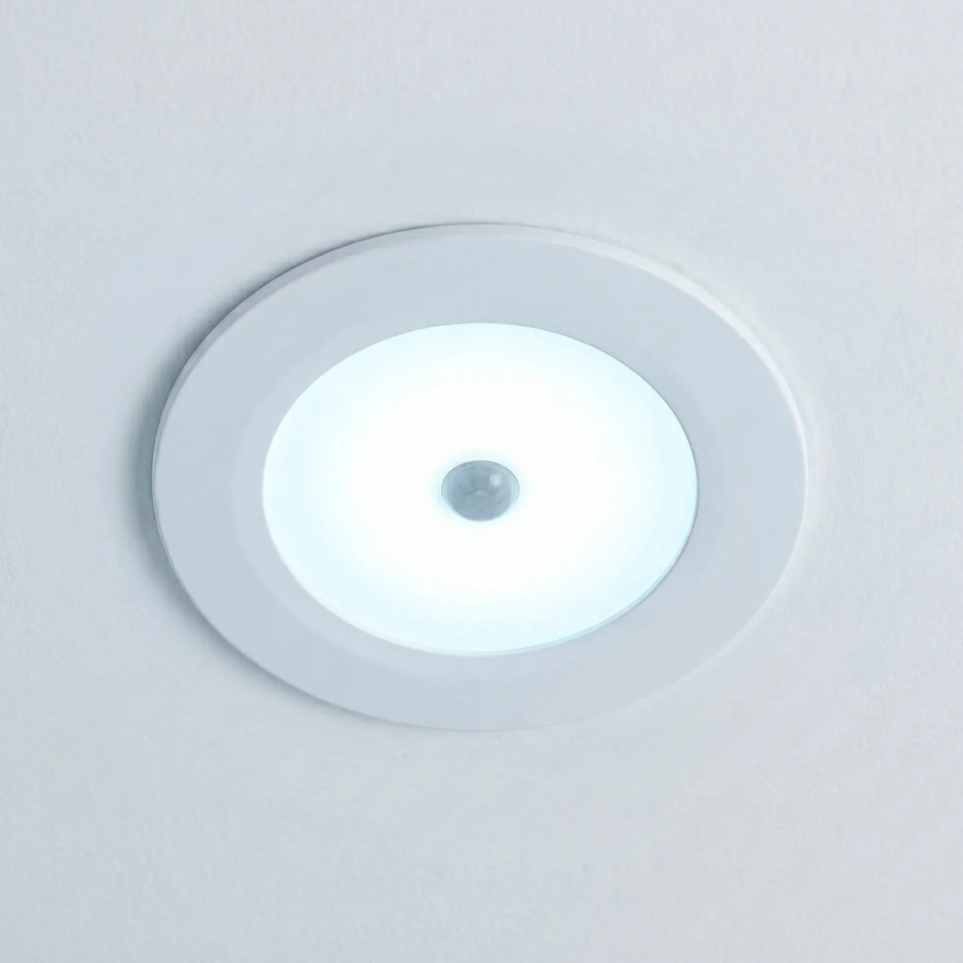 Downlight LED con sensor PIR "CLIO" - 8W - CCT - 700lm - Corte Ø85mm - IP54
