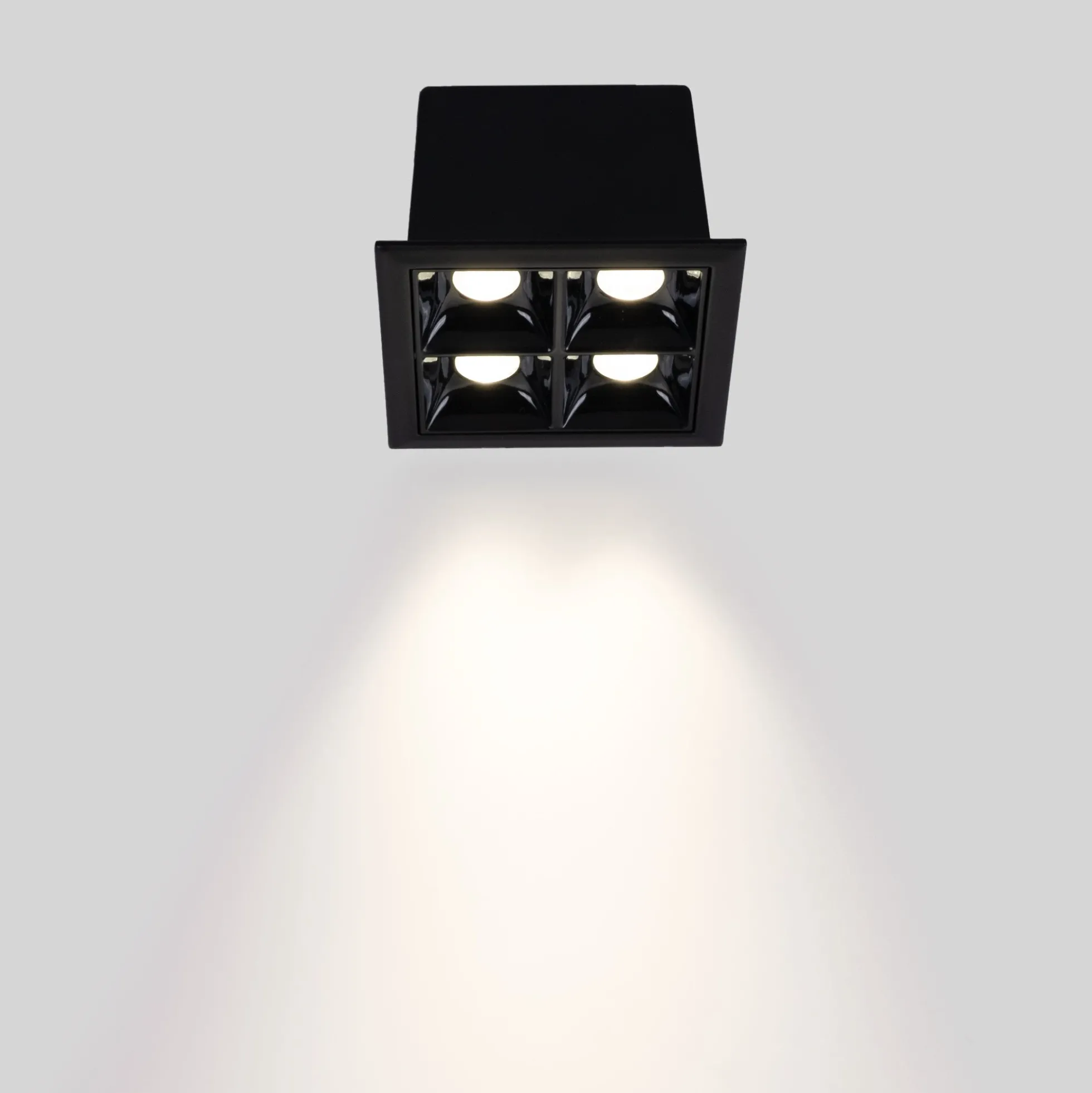 Downlight LED cuadrado empotrable 8W - Negro - 4 Focos - UGR18 - CRI90 - Chip OSRAM