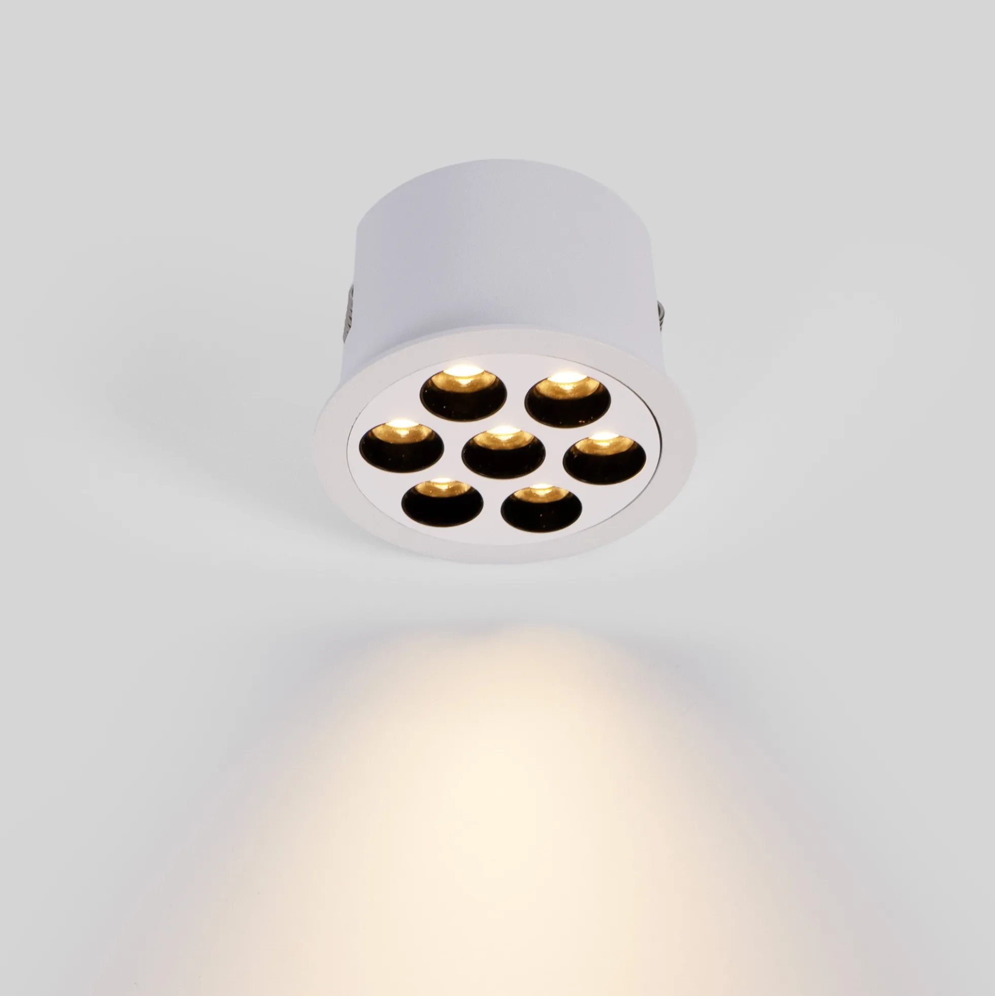 Downlight LED empotrable circular 12W - UGR18 - Corte Ø 70mm - Blanco