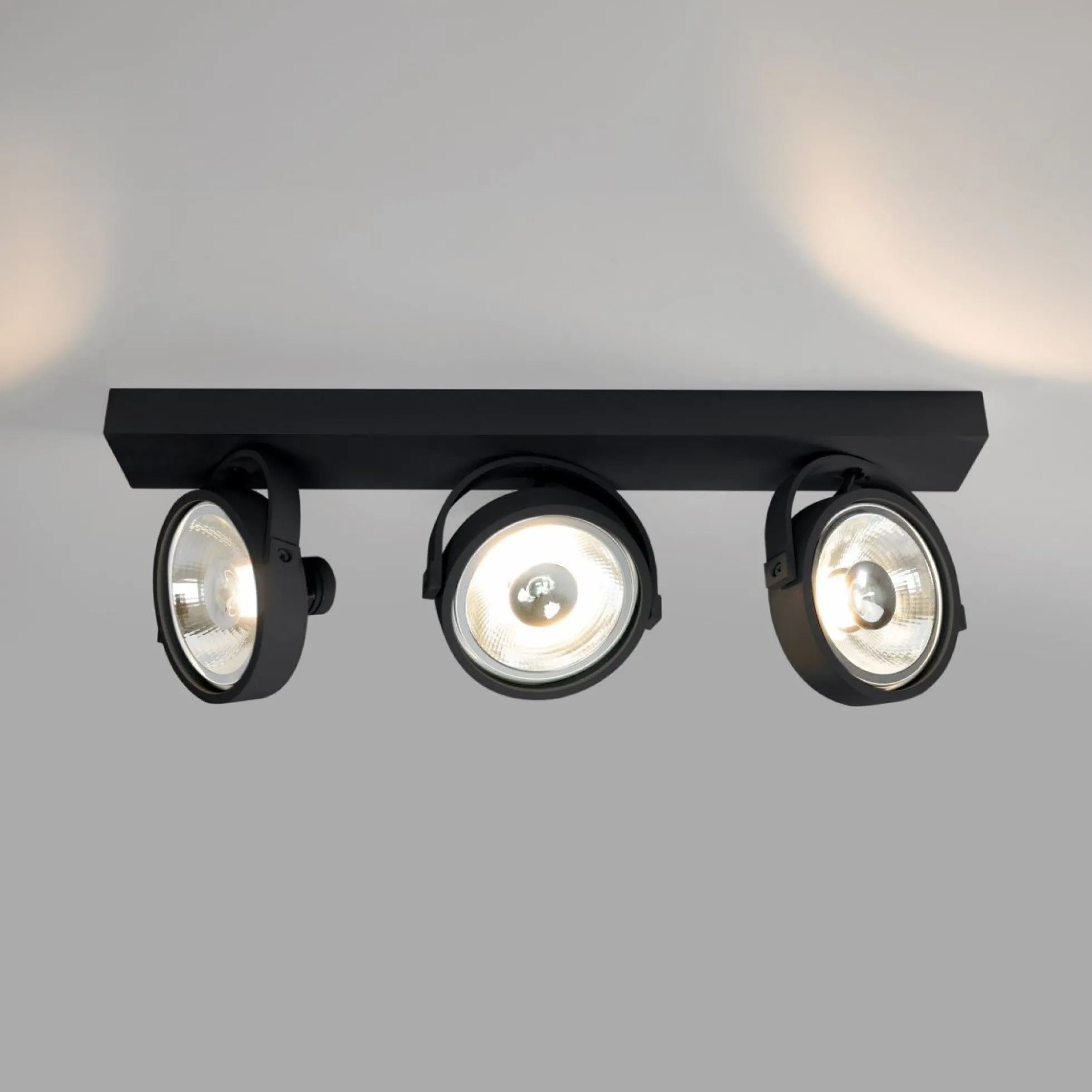 Foco de techo triple orientable "IRIS" + 3 bombillas AR111 GU10