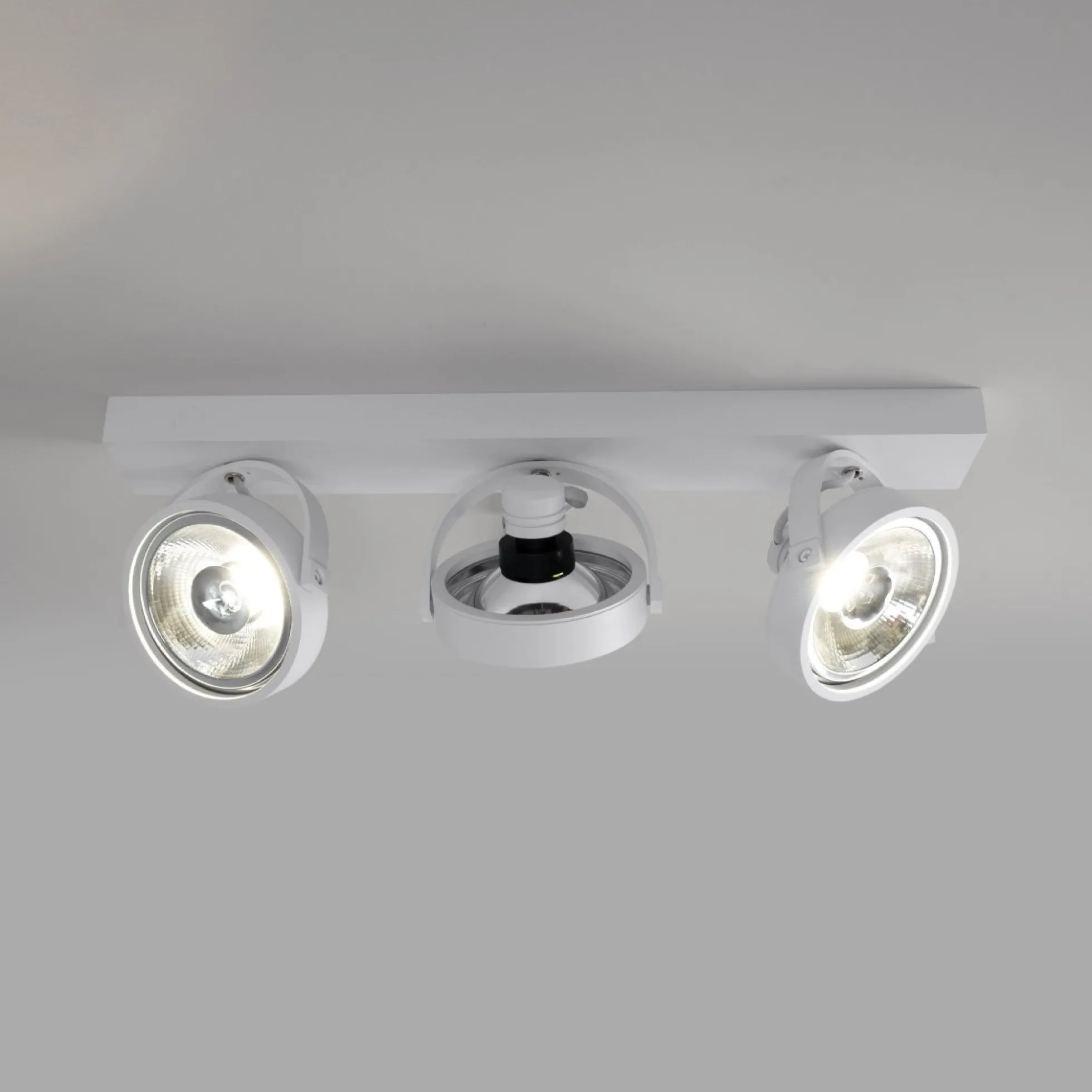 Foco de techo triple orientable "IRIS" + 3 bombillas AR111 GU10