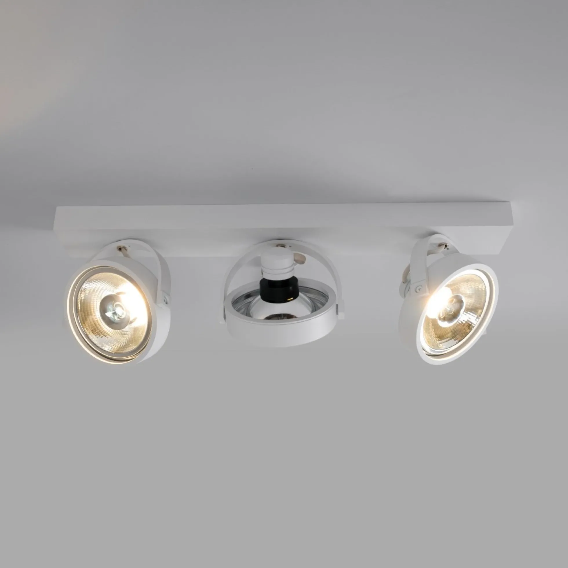 Foco de techo triple orientable "IRIS" + 3 bombillas AR111 GU10