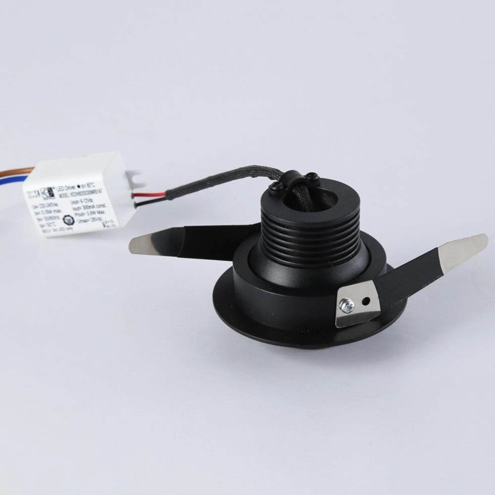 Foco empotrable LED con zoom - Orientable - Chip Cree - 2700K - 3W