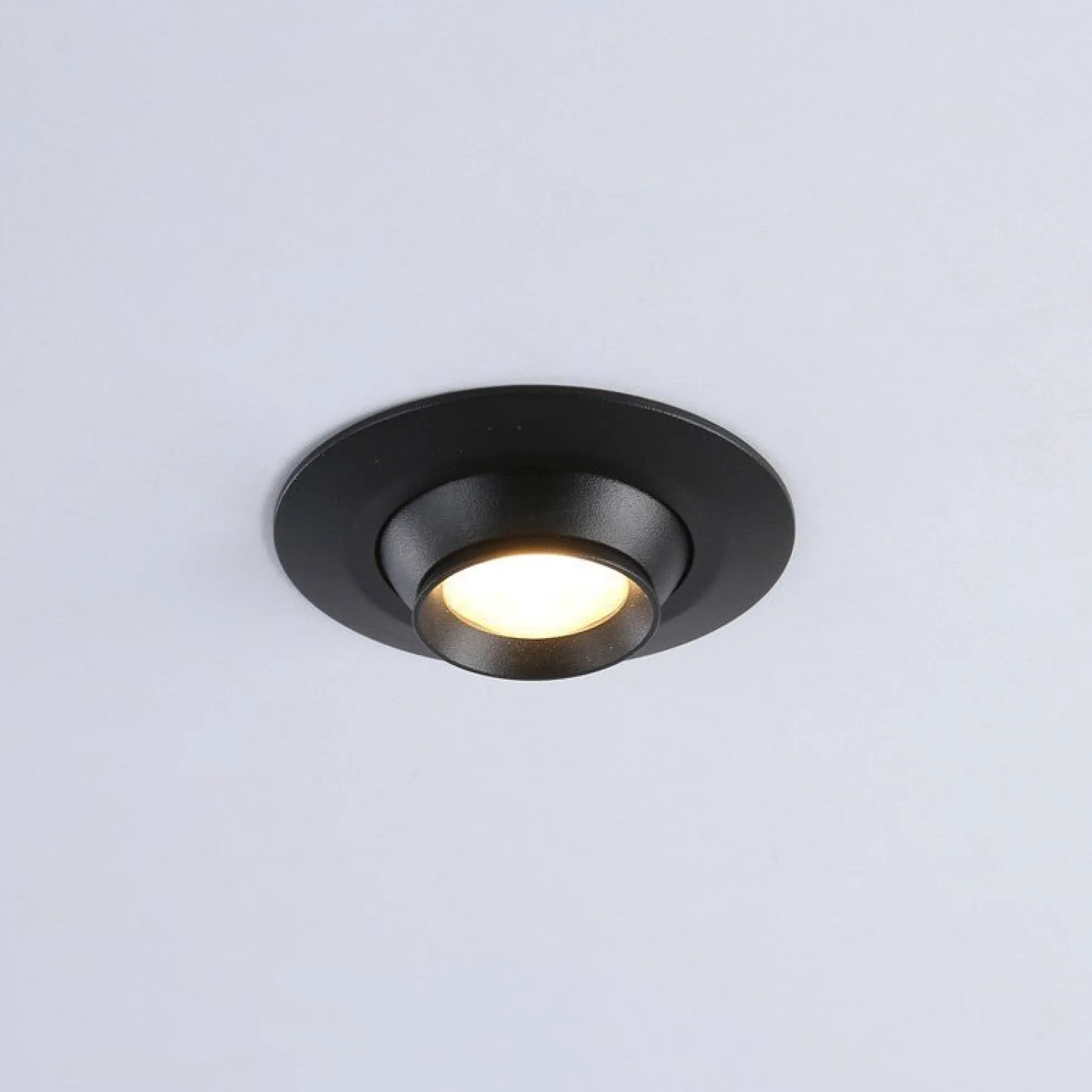 Foco empotrable LED con zoom - Orientable - Chip Cree - 2700K - 3W