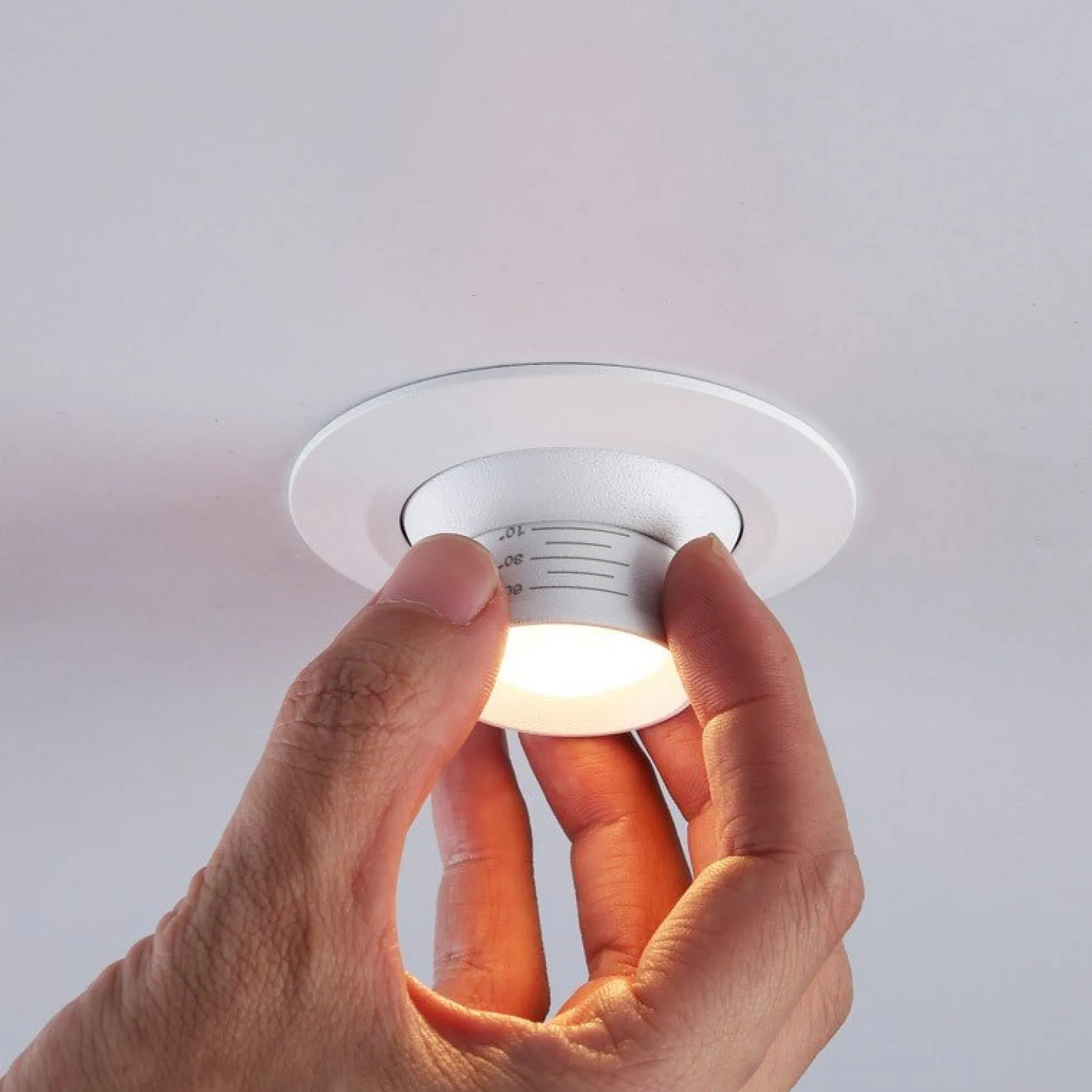 Foco empotrable LED con zoom - Orientable - Chip Cree - 2700K - 3W