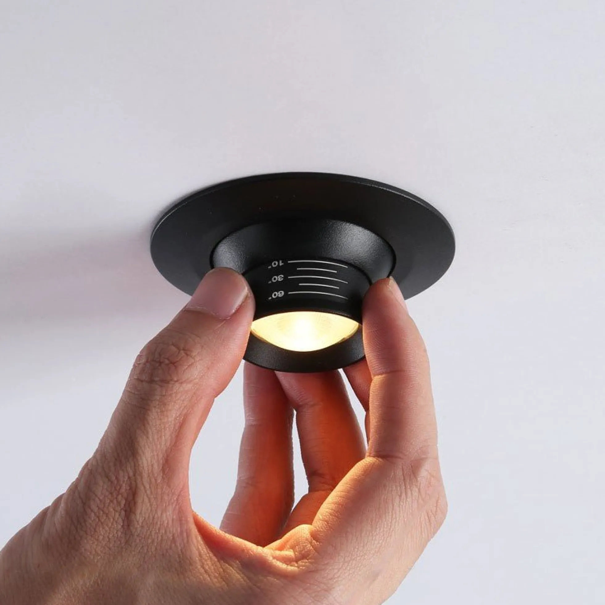 Foco empotrable LED con zoom - Orientable - Chip Cree - 2700K - 3W