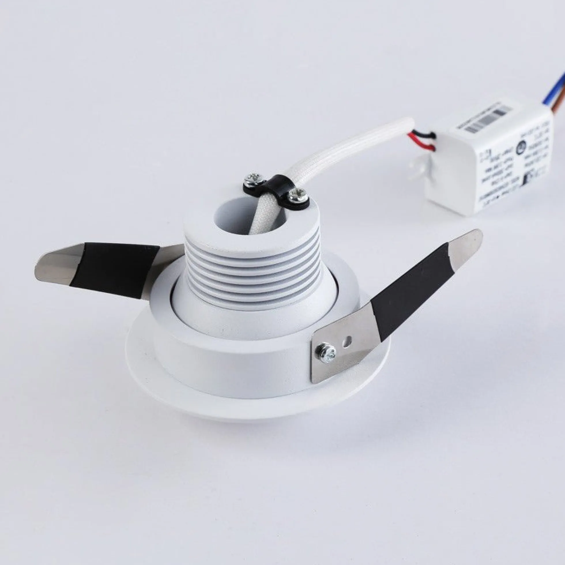 Foco empotrable LED con zoom - Orientable - Chip Cree - 2700K - 3W