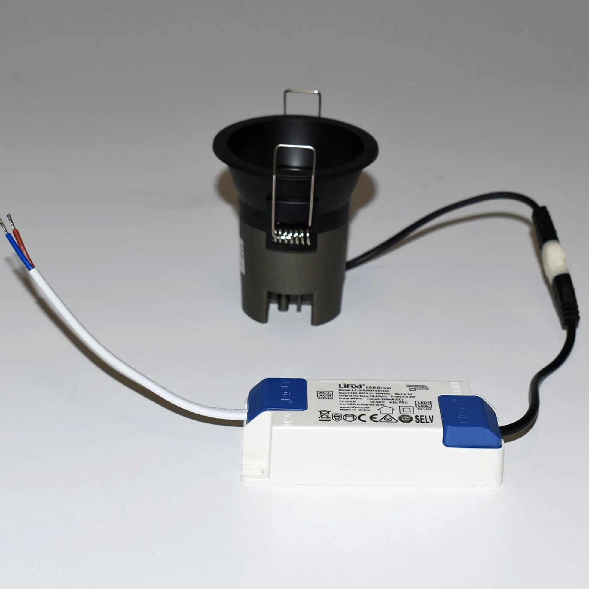 Foco LED empotrable 6W "KOPPA"- Óptica 15º - Corte Ø 65mm - Bajo UGR