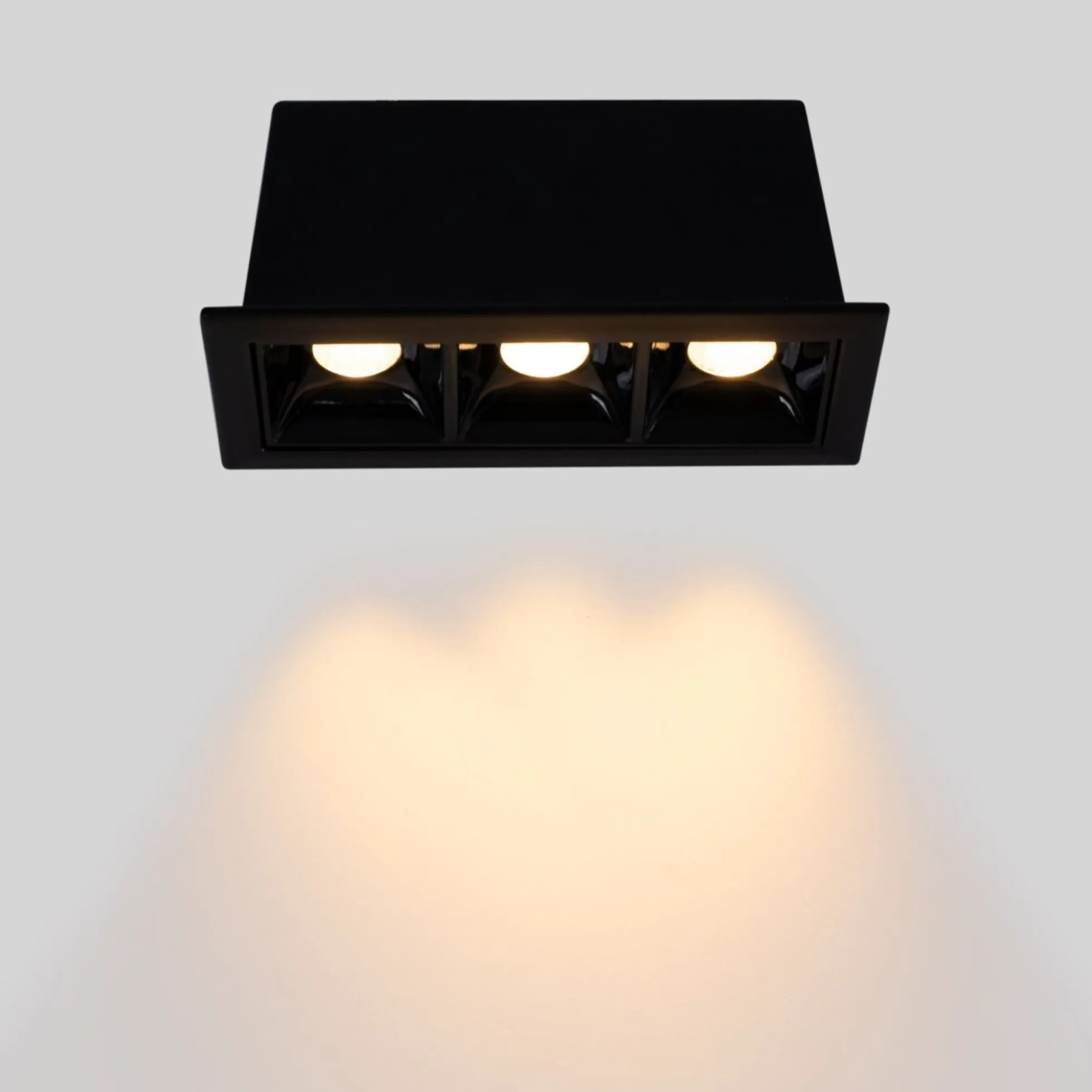 Foco lineal LED empotrable triple 6W - UGR18 - CRI90 - Chip OSRAM