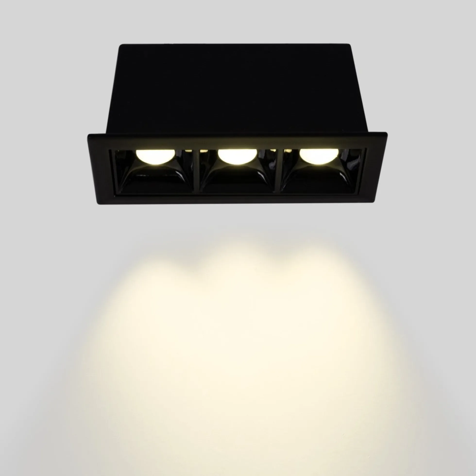 Foco lineal LED empotrable triple 6W - UGR18 - CRI90 - Chip OSRAM