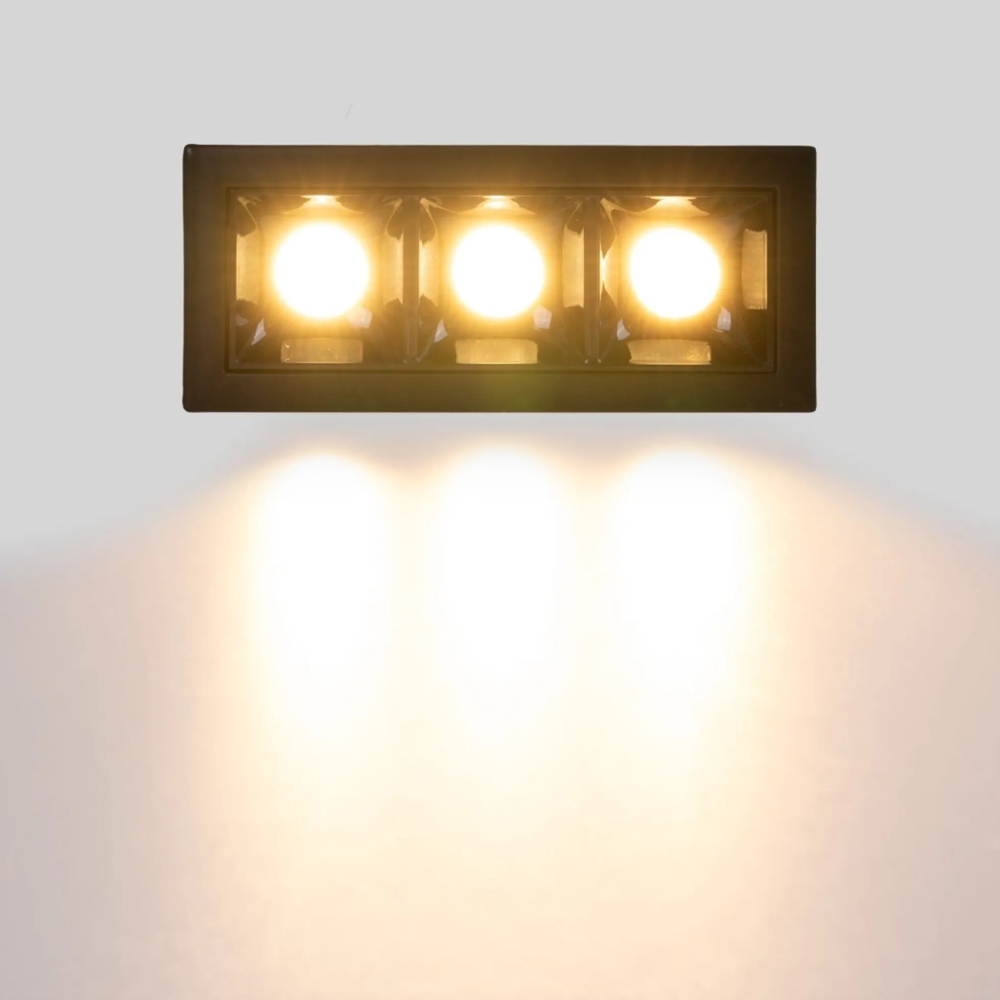 Foco lineal LED empotrable triple 6W - UGR18 - CRI90 - Chip OSRAM