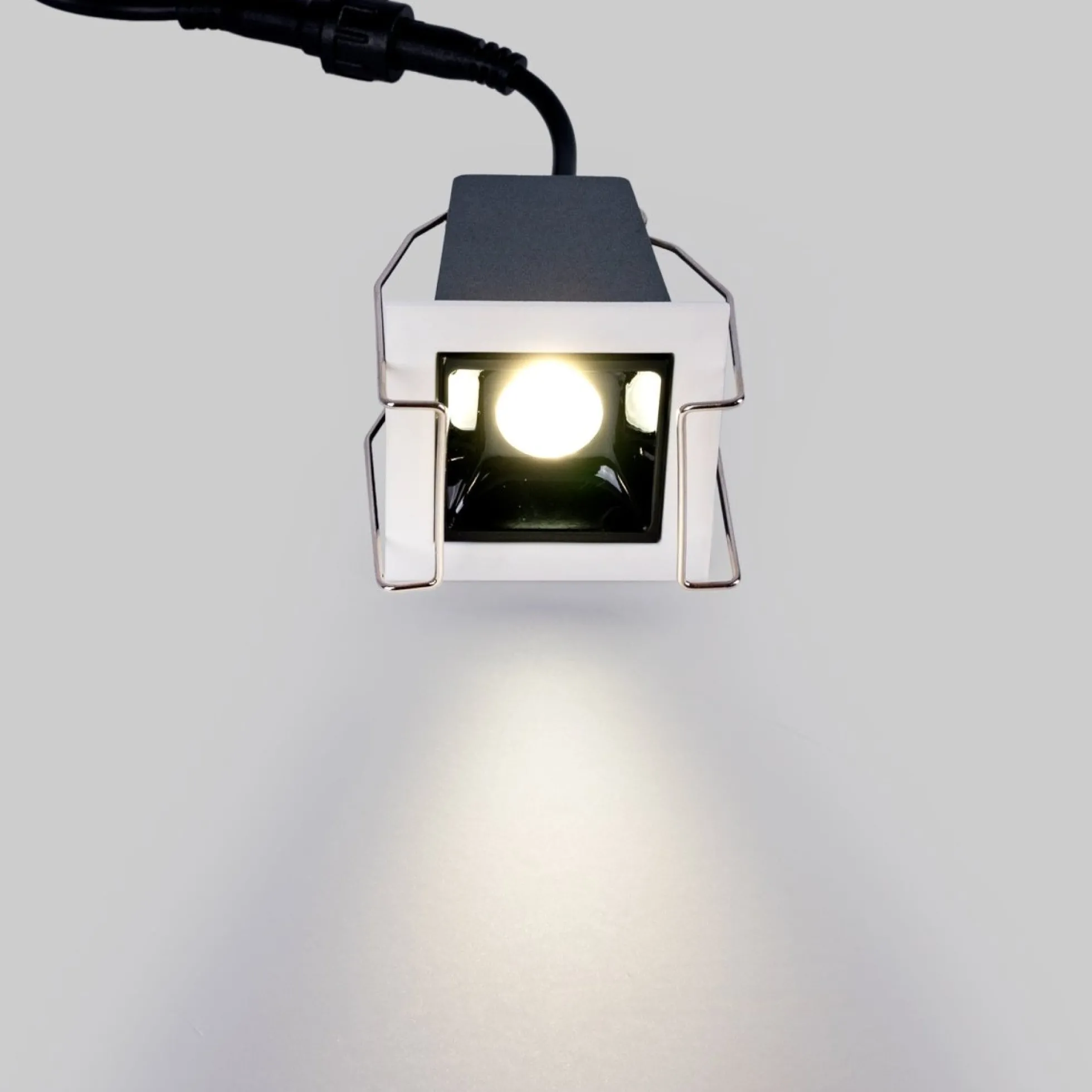 Foco lineal LED empotrable 2W - UGR18 - CRI90 - Chip OSRAM