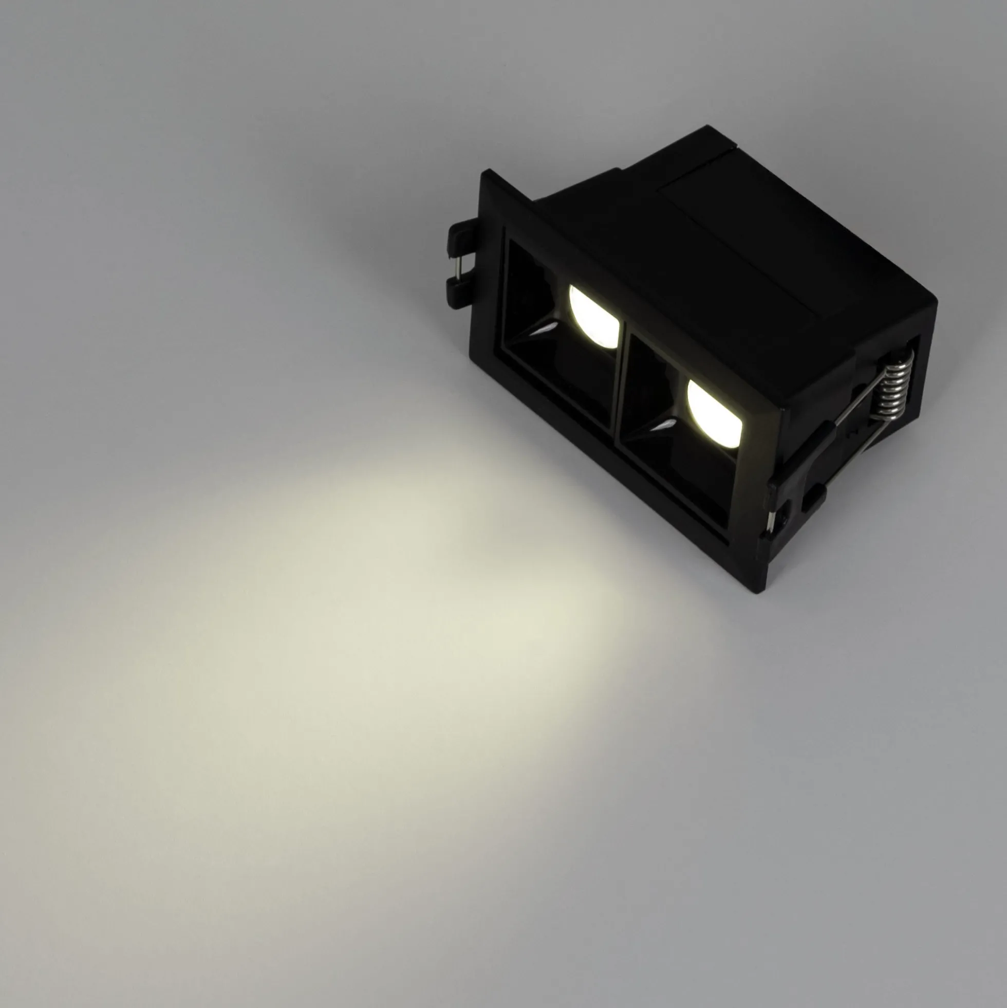 Foco lineal LED empotrable 4W - UGR18 - CRI90 - Driver LIFUD