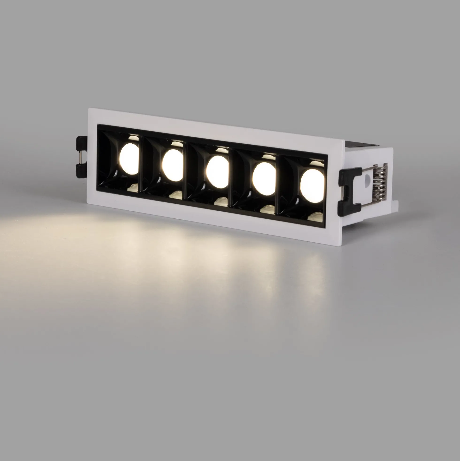 Foco lineal LED empotrable 7W - UGR18 - CRI90 - Driver LIFUD