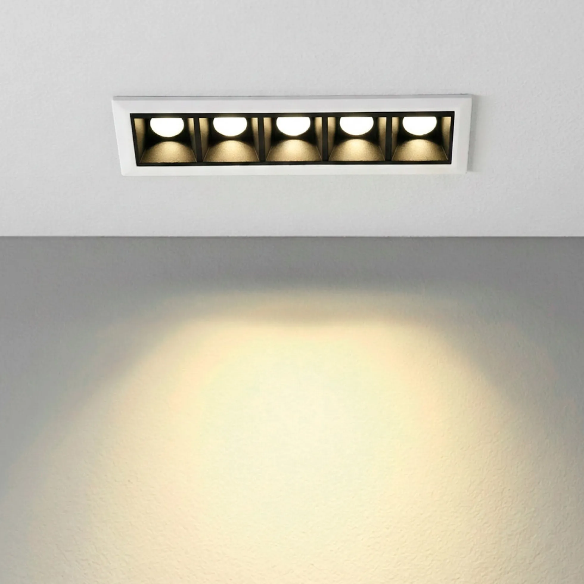 Foco lineal LED empotrable 7W - UGR18 - CRI90 - Driver LIFUD