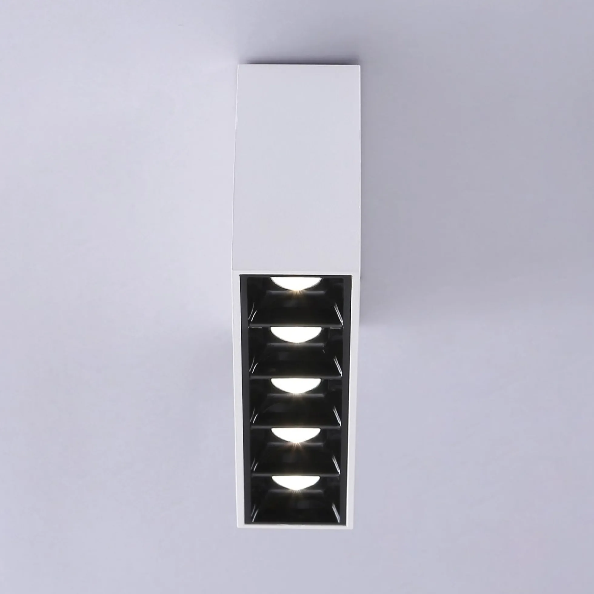 Foco lineal LED superficie - 10W - UGR18 - CRI90 - Chip OSRAM