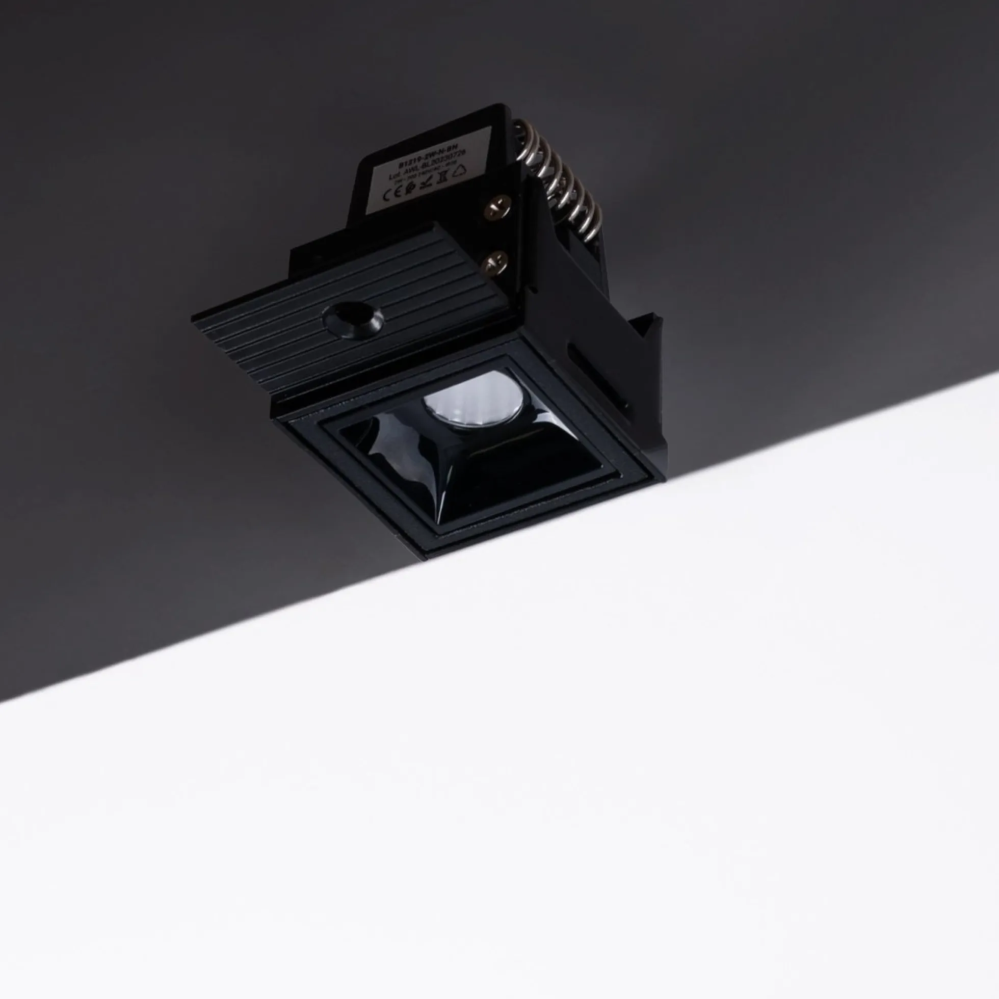 Foco lineal LED trimless / integración - 2W - UGR18 - CRI90