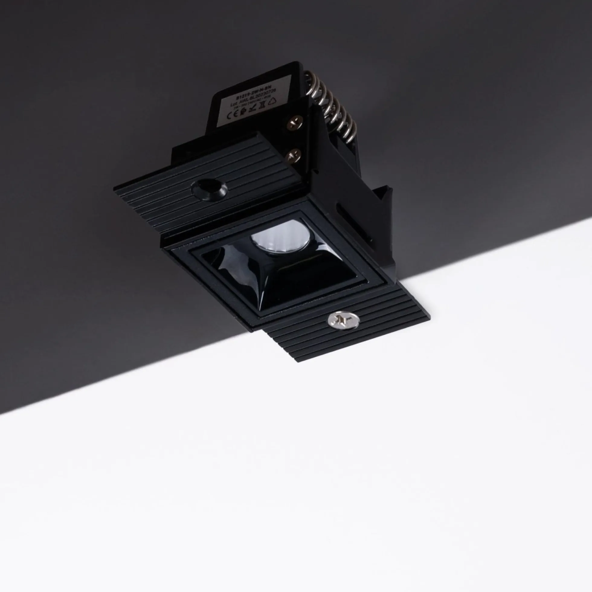 Foco lineal LED trimless / integración - 2W - UGR18 - CRI90