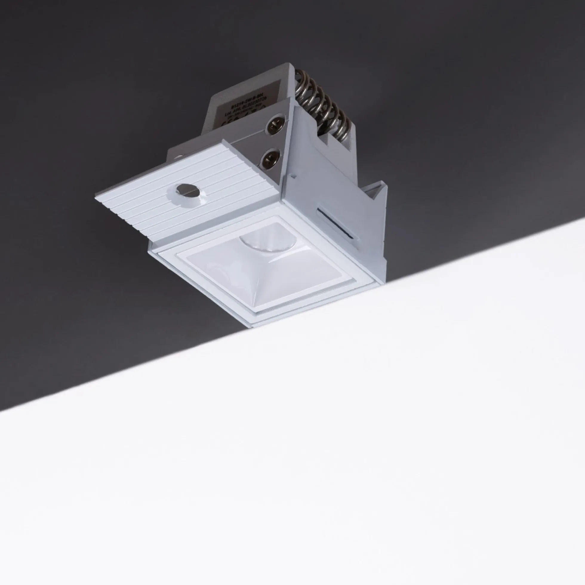 Foco lineal LED trimless / integración - 2W - UGR18 - CRI90