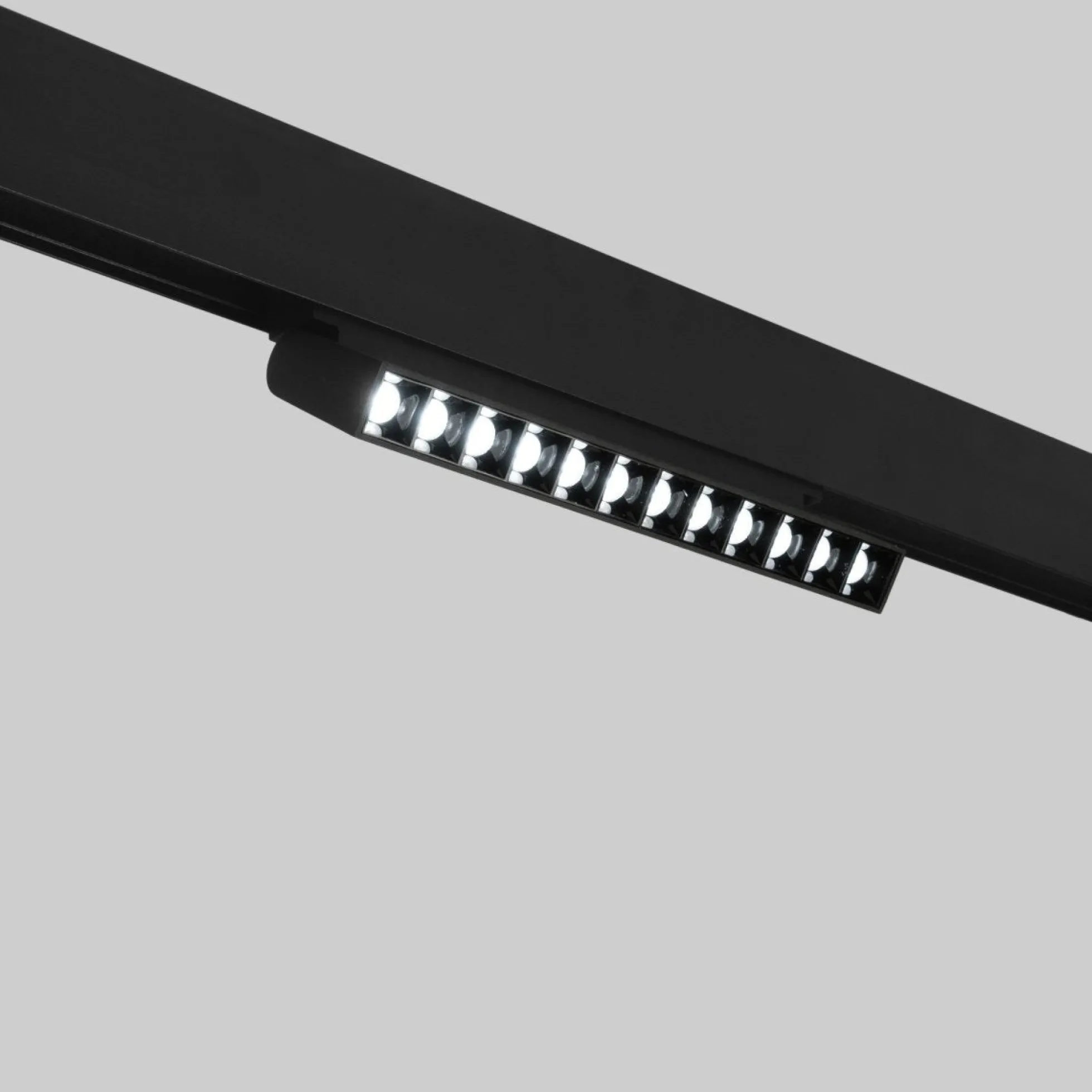 Foco lineal orientable para carril magnético 48V CCT - 12W - DALI regulable - UGR18