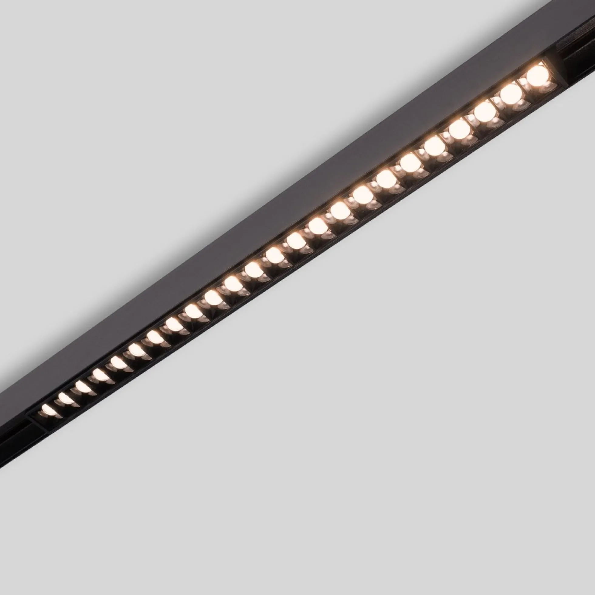 Foco lineal para carril magnético 48V CCT - 20W - Regulación DALI-2 - UGR18