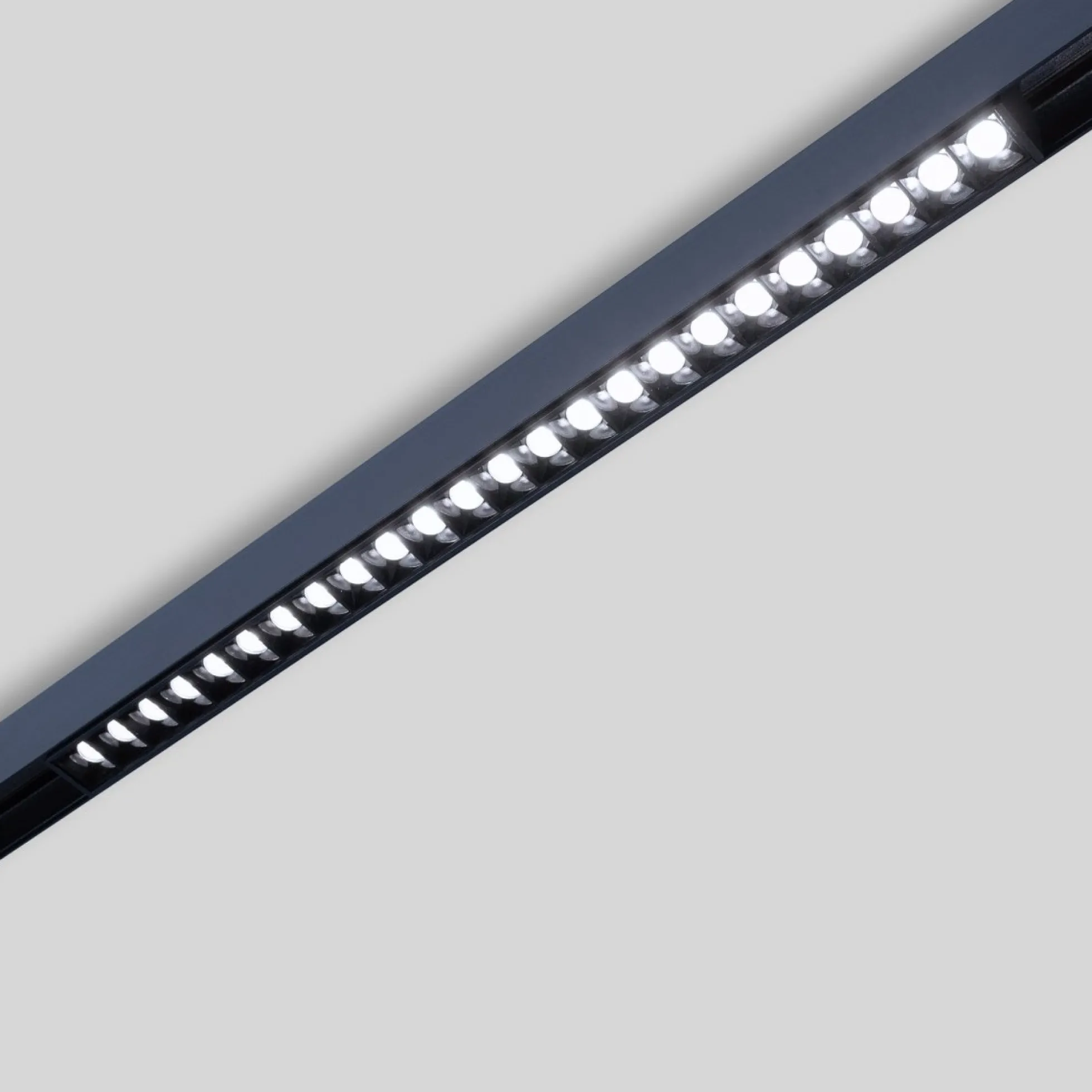 Foco lineal para carril magnético 48V CCT - 20W - Regulación DALI-2 - UGR18