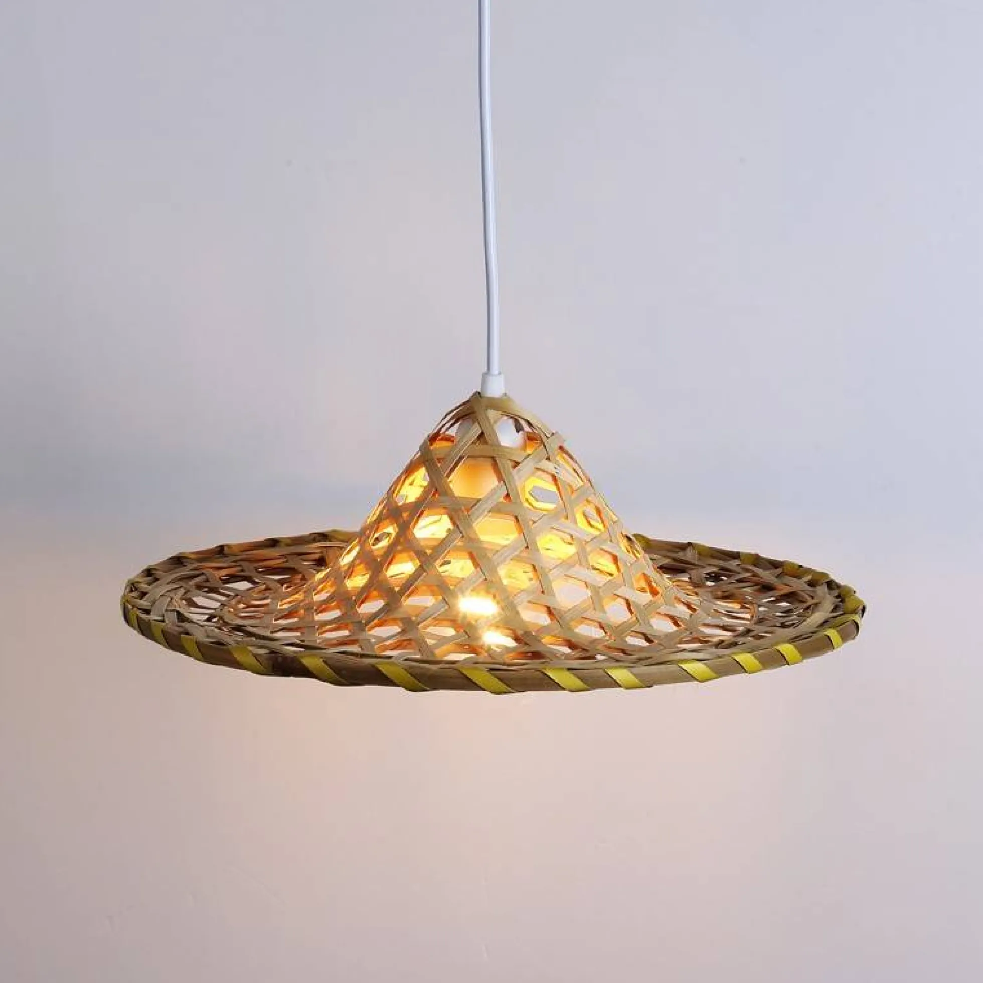 Lámpara colgante de bamboo "DIDO"