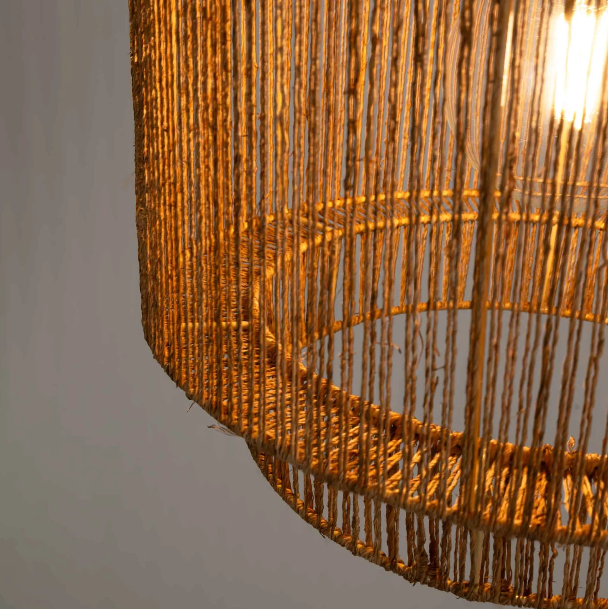 Lámpara colgante de yute "RAWA" con interruptor y enchufe - E27