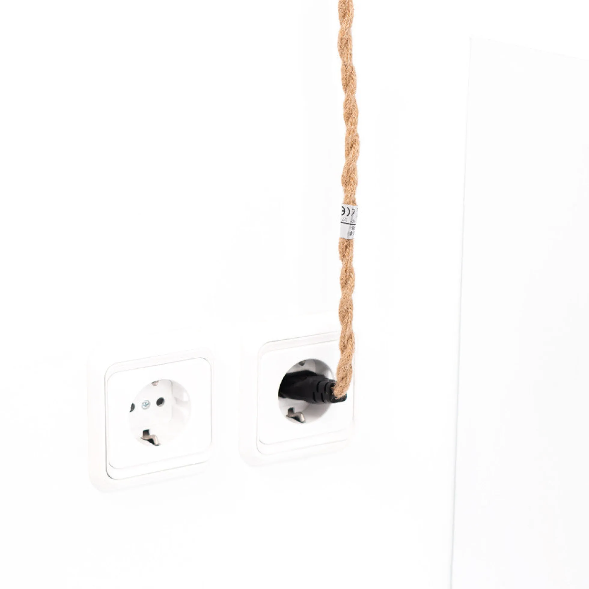 Lámpara colgante de yute "RAWA" con interruptor y enchufe - E27