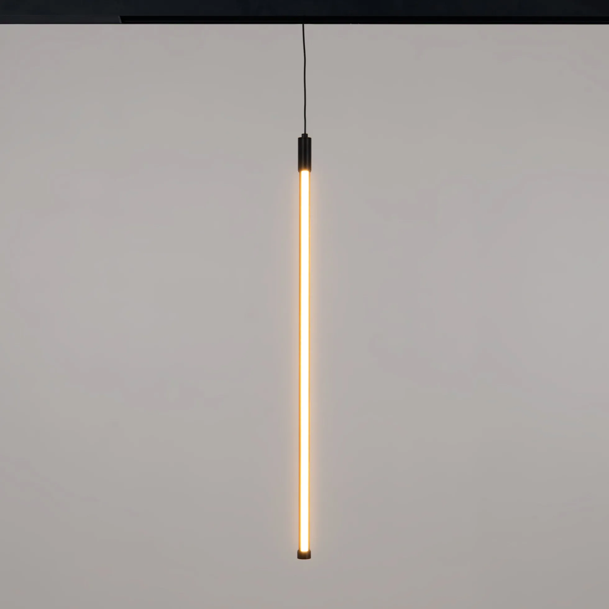 Lámpara colgante LED vertical para carril magnético - 48V - 12W - 2800K - Negra