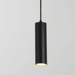 Lámpara colgante minimalista con cable y enchufe 