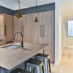 Lámpara colgante nórdica en metal y madera 