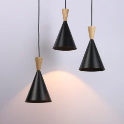 Lámpara colgante triple de metal y madera 
