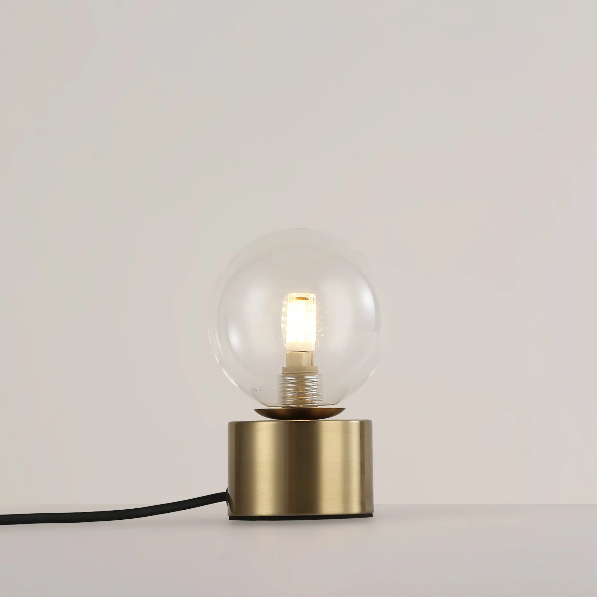 Lámpara de mesa con esfera de cristal "BASS" - G9