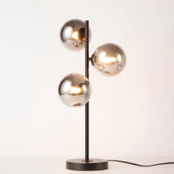 Lámpara de mesa con esferas de cristal