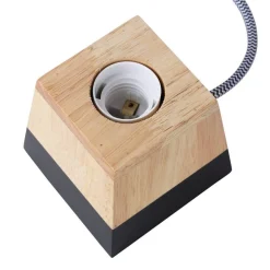 Lámpara de mesa de madera 