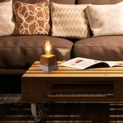 Lámpara de mesa de madera 