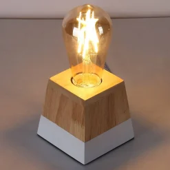 Lámpara de mesa de madera 