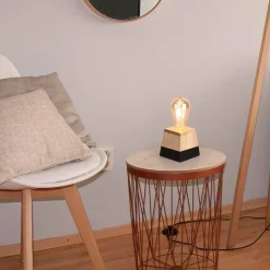 Lámpara de mesa de madera 