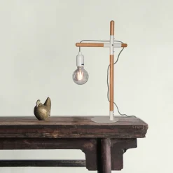 Lámpara de mesa de madera natural 