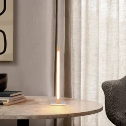 Lámpara de mesa de madera "TOAK" 10W dimable