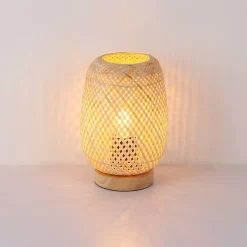 Lámpara de mesa de mimbre y madera