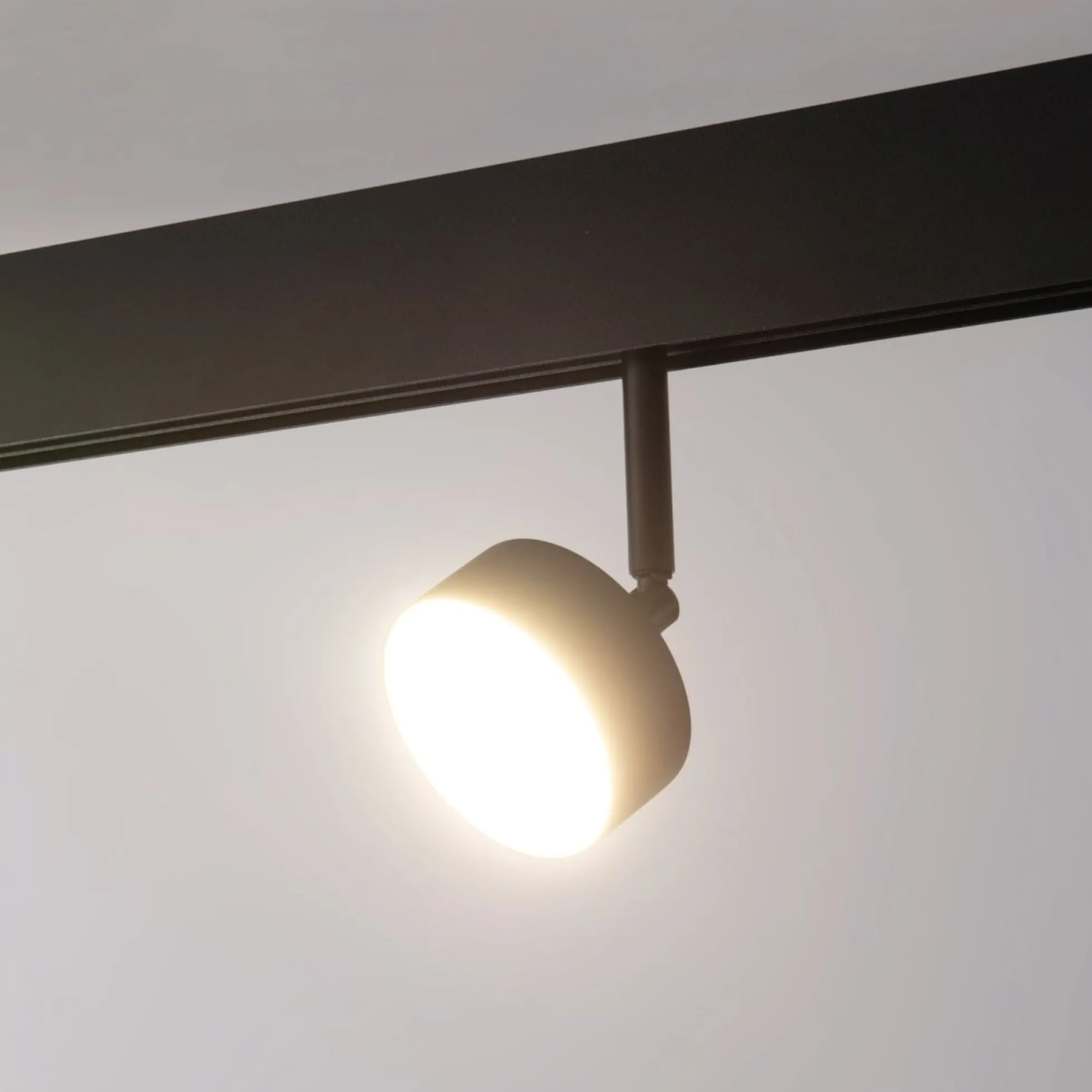 Luminaria circular LED para carril magnético 48V - 9W - Ø7.5cm - CRI90 - Chip OSRAM